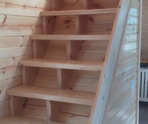 cabin-staircase-built-indoors