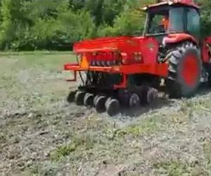 no-till-planter-and-tractor